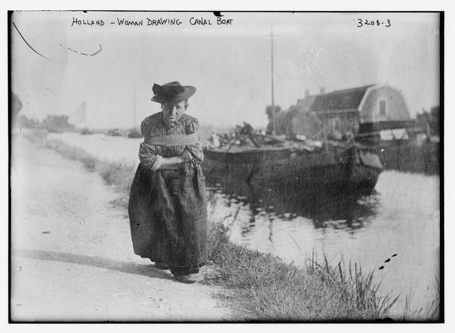 Woman-Pulling-a-Canal-Boat-1