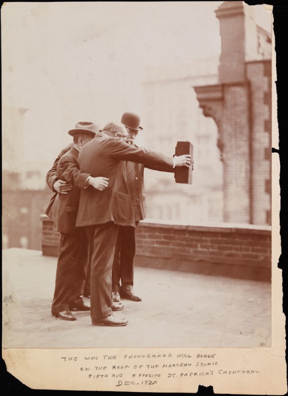 1920-selfie