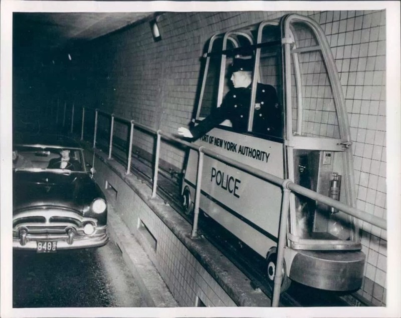 police-newyork-tunnel
