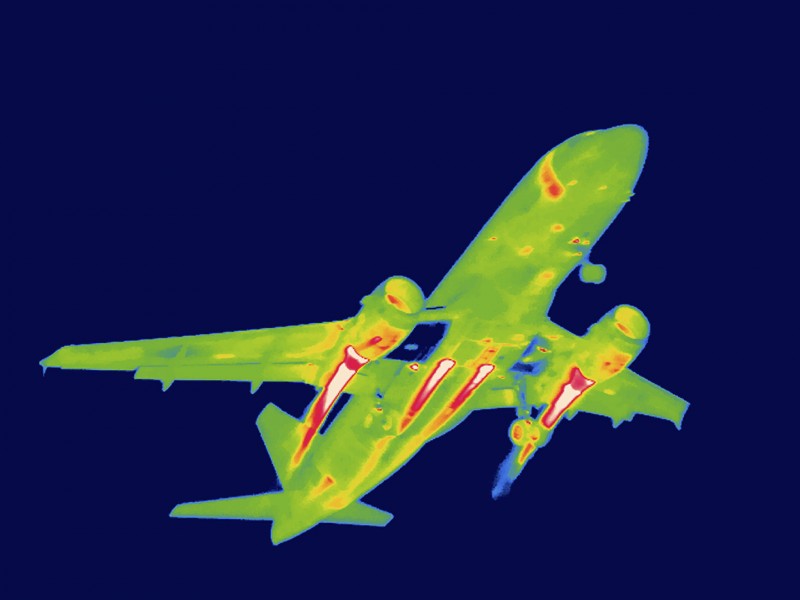 Thermal images of airplanes at  Reagan National Airport