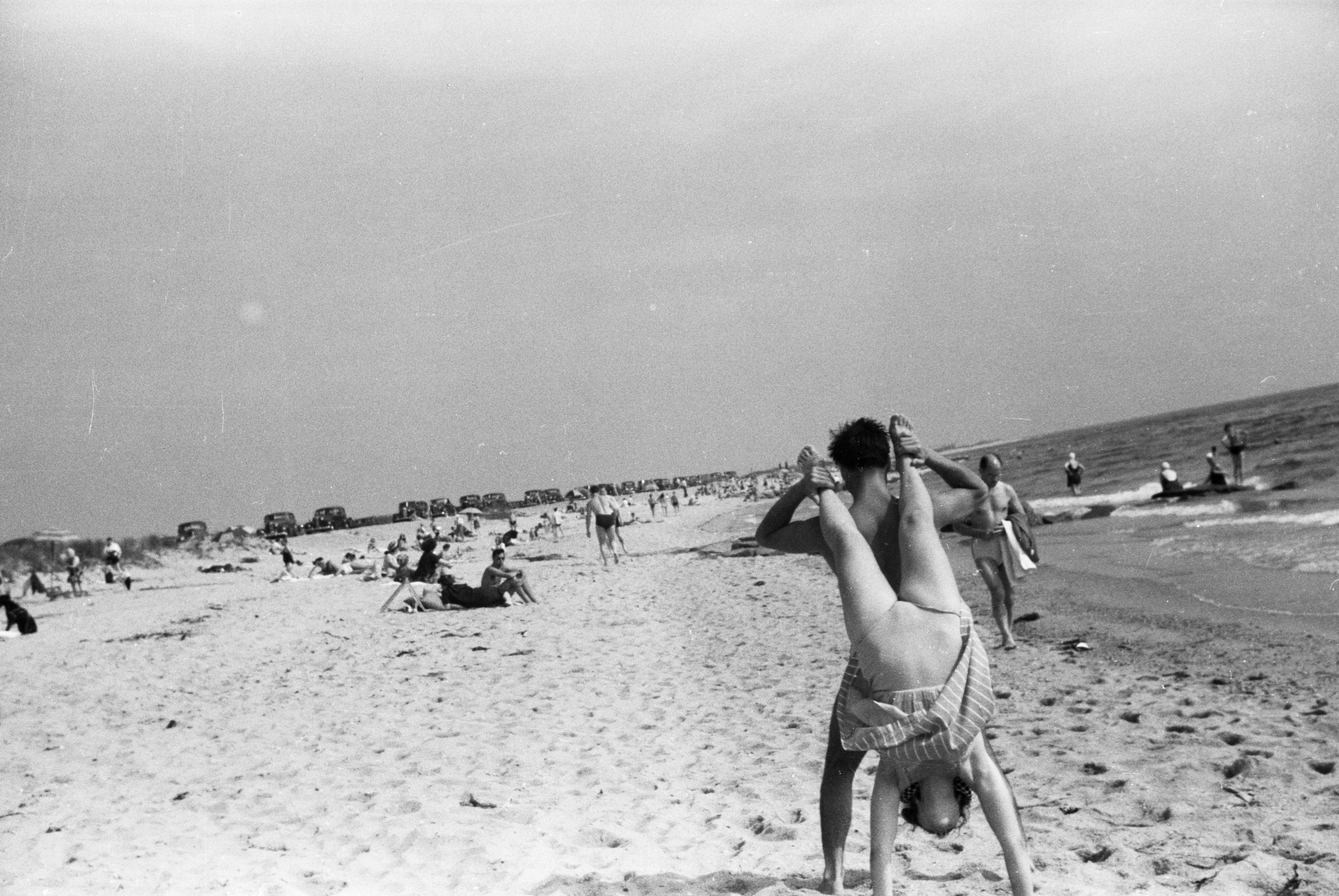 Секс фото молодых старлеток на диком пляже города