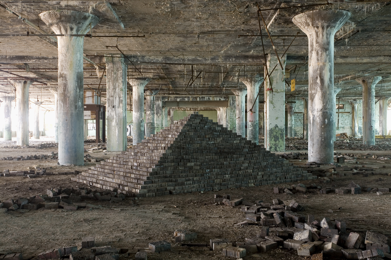 Des tas organisés dans les ruines de Détroit