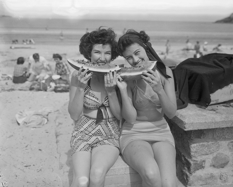 https://laboiteverte.fr/wp-content/uploads/2016/07/Beauties-Playing-at-Revere-Beach-in-the-1920s-30s-28.jpg